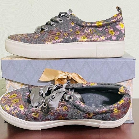 EUC J Brand J/SLIDES NYC floral print sneakers. Women’s size 10. - Picture 3 of 6